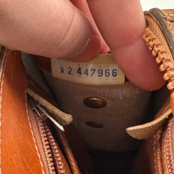 Vintage Dooney and Bourke white and brown leather crossbody bag - Picture 6 of 15